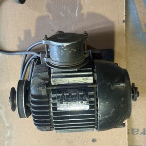Motor Eléctrico Trifásico Marelli con Polea - imagen 4