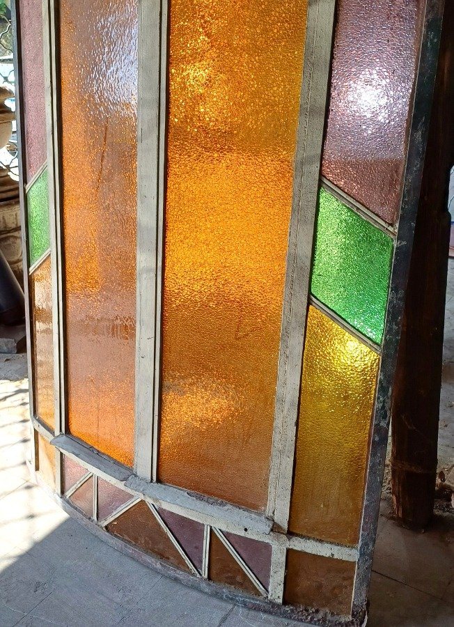 Ventana antigua curva con vidrio fantasía de colores - imagen 9
