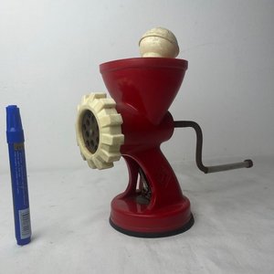 Antigua Máquina para Picar Carne Roja con Manivela - imagen 4