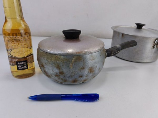 Pots with Lids and Kitchen Utensils - imagen 13