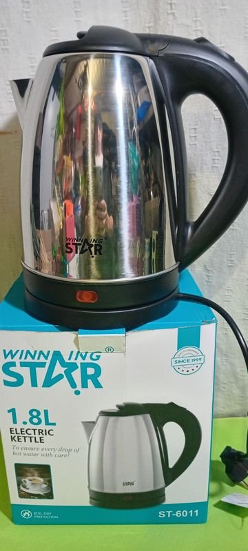 Jarra Eléctrica "Winning Star" 1.8L