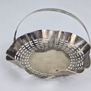 Juego de Piezas de Metal Plateado: Jarra, Canastos y Bandejas Antiguas - imagen 8