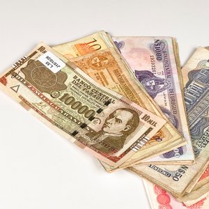 Lote de Billetes Antiguos de Uruguay y Paraguay - imagen 4