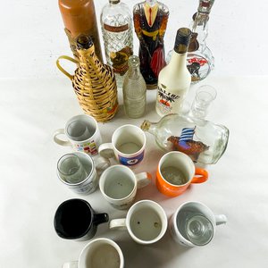 Lote de Tazas y Botellas Decorativas - imagen 2
