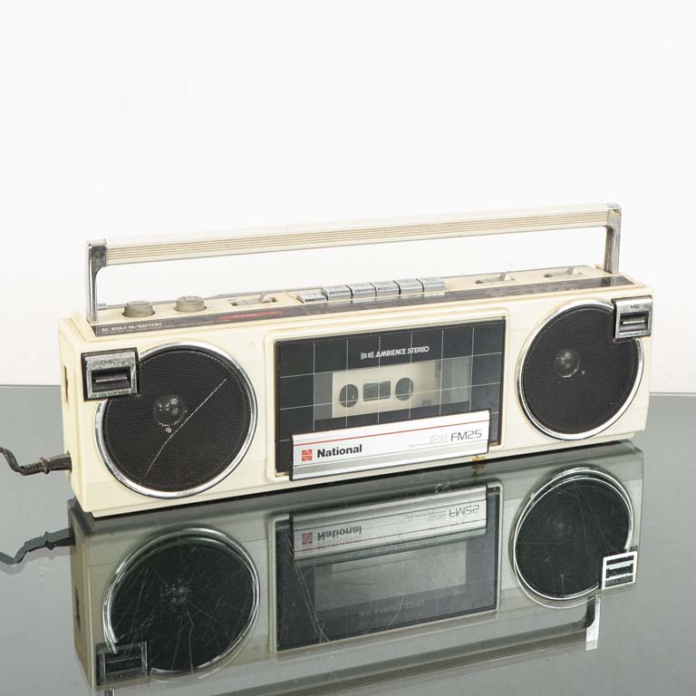 Lote anterior: Radio Nacional Vintage con Antena Telescopica - Medidas: 42x8x13cm