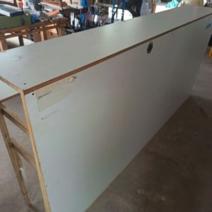 Gran Mostrador Blanco de MDF con Estantes y Superficie Plegable - imagen 1