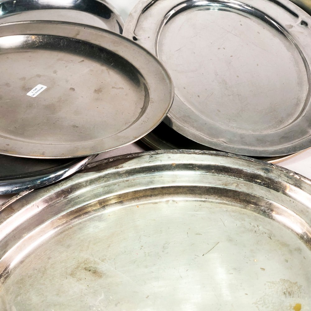 Bandejas de metal plateadas en buen estado - imagen 2