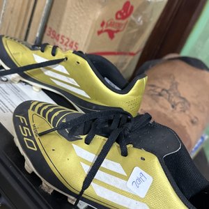 Lote siguiente: Zapatillas de Fútbol para Niño Adidas Messi F50 Doradas