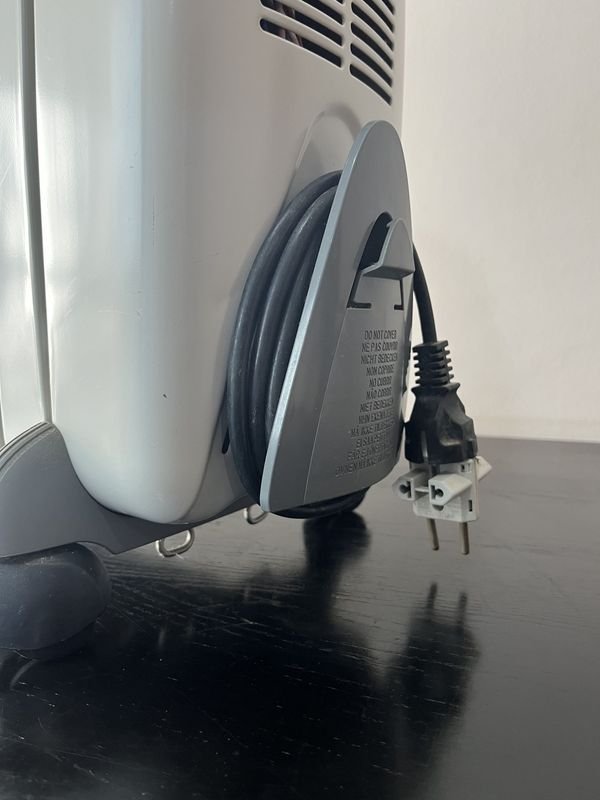 Radiador de aceite Delonghi 9 paneles con ruedas - imagen 4