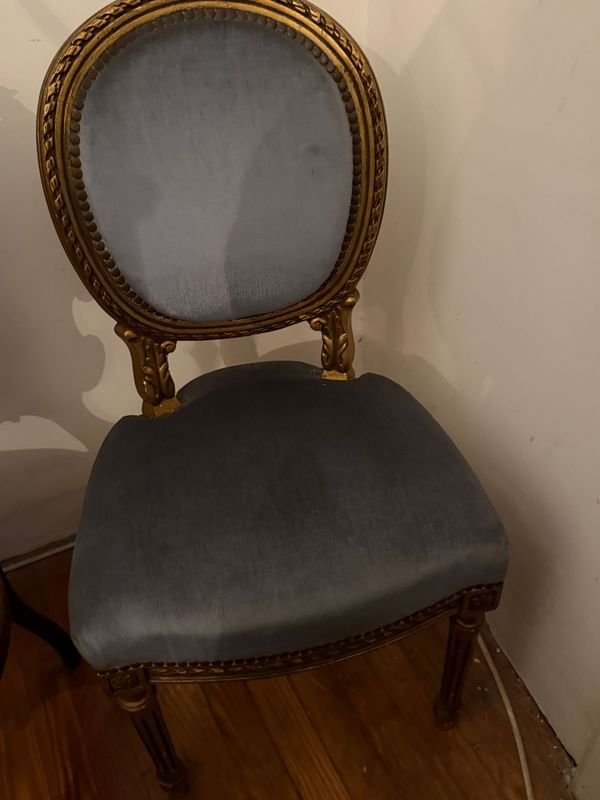 Silla Francesa Estilo Luis XVI Respaldo Medallón Madera Dorada Tapizado Floral
