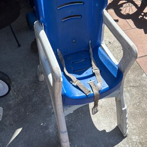 Lote anterior: Silla de plástico azul para niño