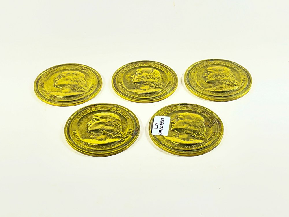 Conjunto de Cinco Posavasos Redondos en Bronce con Perfil Clásico