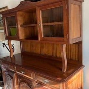 Juego de Comedor y Aparador de Cerejeira con Repujado y Vidrio - imagen 19