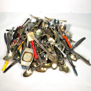 Lote Variado de Cubiertos: Cucharas, Tenedores, Cuchillos y Utensilios de Cocina - imagen 2