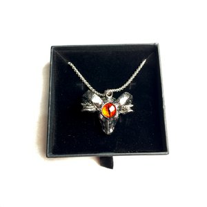 Collar Gótico con Dije Cabeza de Carnero y Ojo de Gato en Estuche Negro - imagen 2