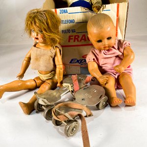 Lote de Muñecas Antiguas Vintage con Patines - imagen 2