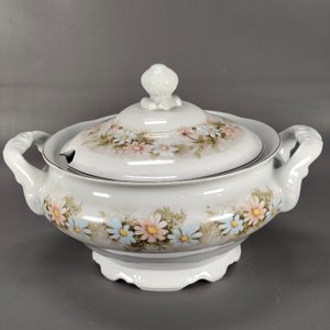 Lote anterior: Sopera Schmidt de Porcelana Brasilera Pintada a Mano con Flores