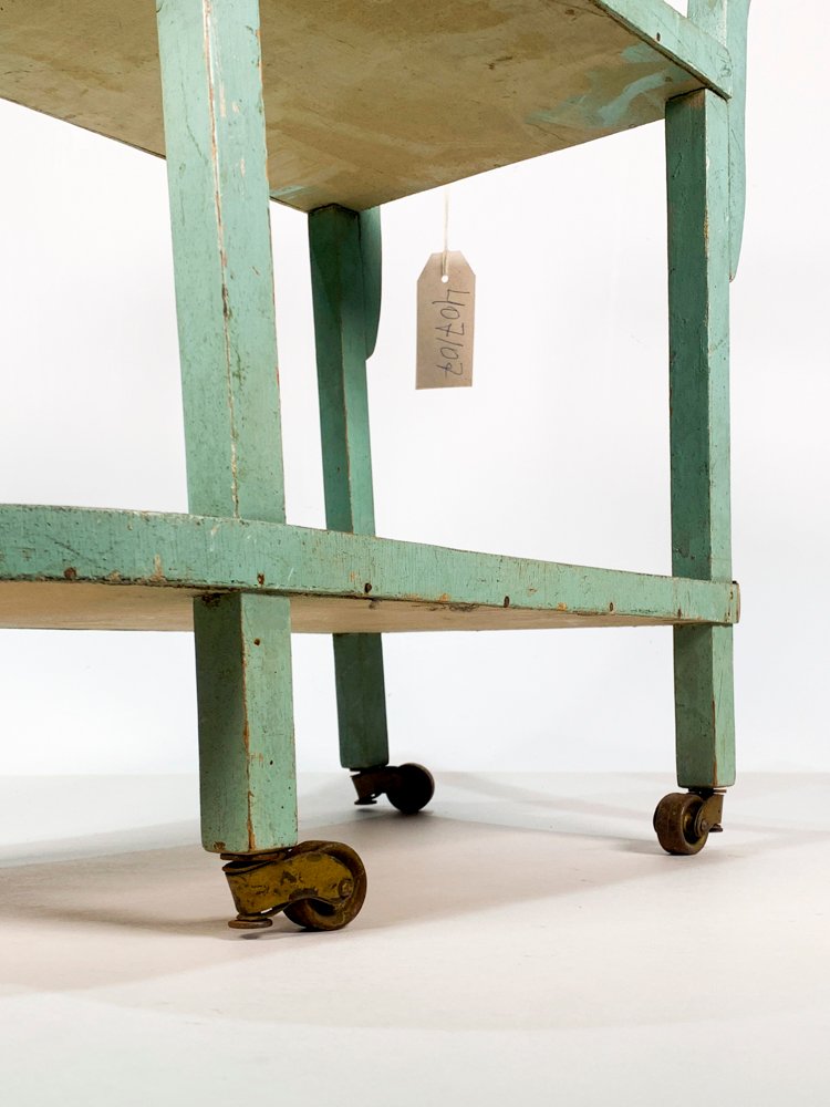 Mesita de juguetes rodante en madera color verde - imagen 2
