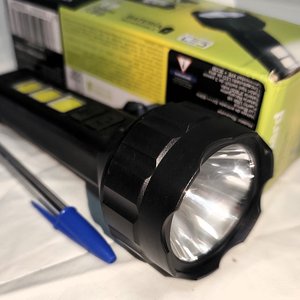 Lote siguiente: Linterna LED Recargable Vanguard con Luz Lateral, Nueva en Caja
