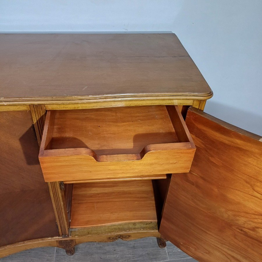 Muebles de estilo Luis XV, con detalles de madera tallada y patrones de parqué - imagen 15