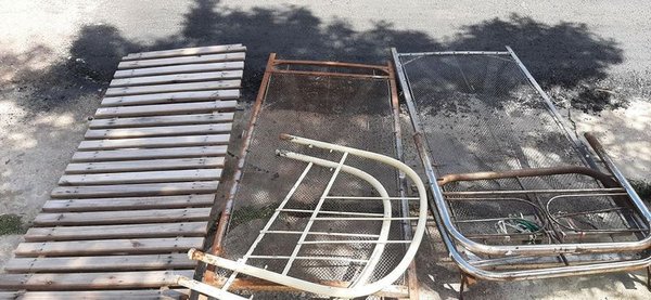 Camas de 1 plaza y parrillas de hierro y madera - imagen 3