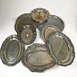 Lote de 9 Bandejas y Centros de Mesa Metálicos con Diseños Repujados - imagen 1