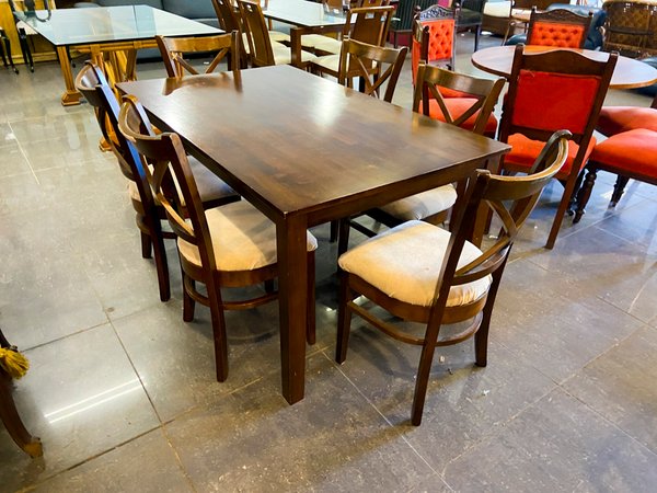 Mesa de Centro Rústica con Detalles en Madera y Piedra - imagen 1