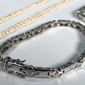Lote de 7 piezas de fantasía: pulseras, cadenas, caravanas y medallas religiosas - imagen 2