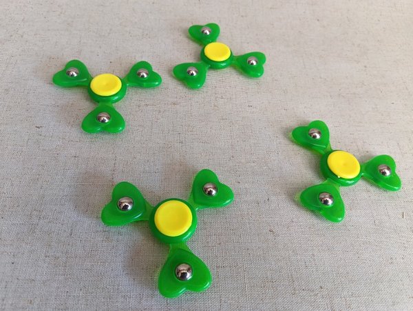 Juguetes para niños: 4 Spinner de 3 puntas - Nuevos - imagen 2
