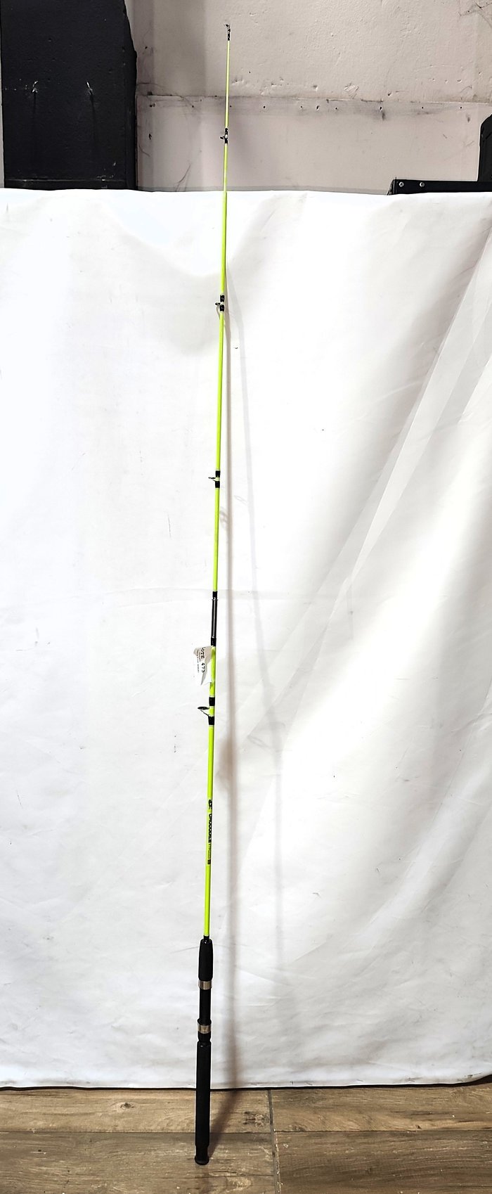 Caña de Pescar Verde en Fibra Maciza, 2 Tramos, 2.10m