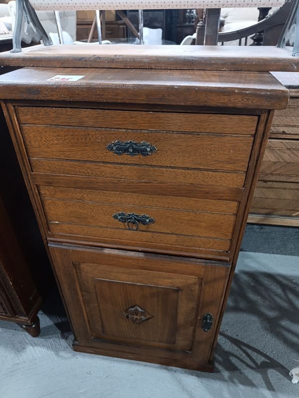 Mueble Rústico de Madera con 1 Puerta y 2 Cajones