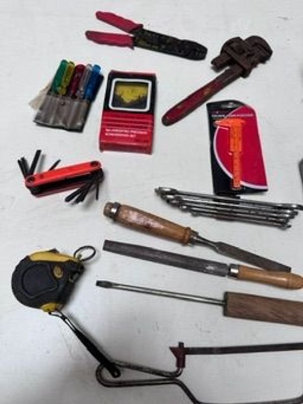 Colección de herramientas en buen estado - imagen 2