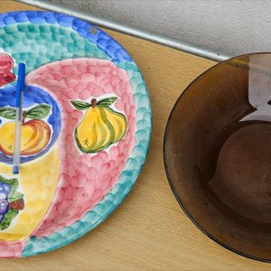 Lote siguiente: Bowl de Vidrio y Copetinero Decorado de Loza