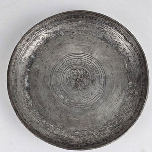 Jarra Antigua de Peltre con Bandeja Decorada - imagen 7