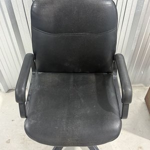 Silla de Oficina Giratoria Negra con Apoyabrazos - imagen 2