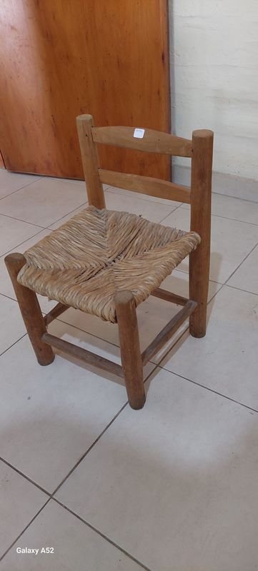 Silla de madera y asiento de totora pequeña - imagen 2