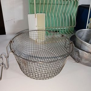 Lote de Utensilios de Cocina: Escurridor, Colador, Moldes y Termos - imagen 2
