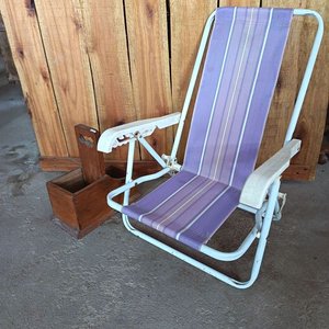 Lote siguiente: Sillita Plegable de Playa y Matera de Madera
