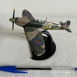Maqueta Coleccionable Avión Supermarine Spitfire Mk. Vb Segunda Guerra Mundial Escala 1:72 - imagen 3
