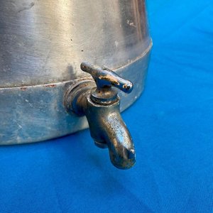 50..... enfriadora para cerveza o otros. Aluminio gran tamaño. Funcionado. Sana - imagen 9