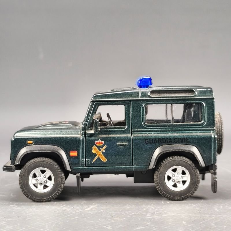 Modelo de camioneta Land Rover a escala 1/43 - imagen 2