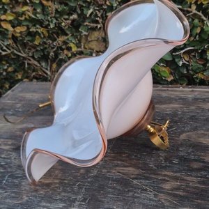 Lámpara de Techo Vintage Estilo Capelina en Vidrio Opal y Rosado - imagen 2