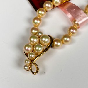Conjunto de collar y caravanas de perlas Majorica con broche de plata y baño de oro - imagen 4