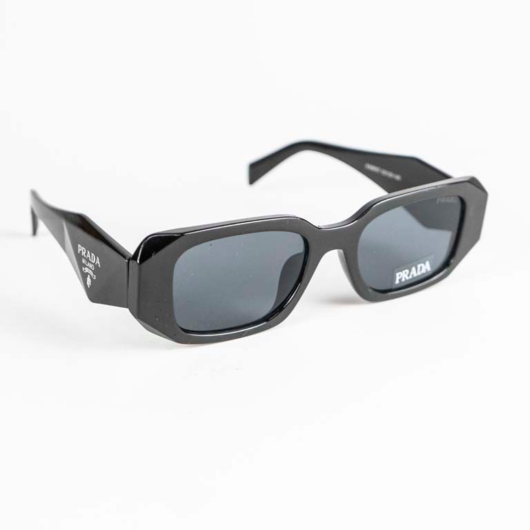 Lote siguiente: Lentes de sol imitación Prada