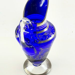 Jarra de Cristal Azul con Detalles Plateados y Diseño Decorativo - imagen 4