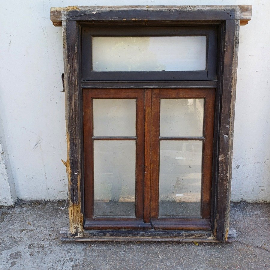 Ventana de madera con detalles artesanales - imagen 6