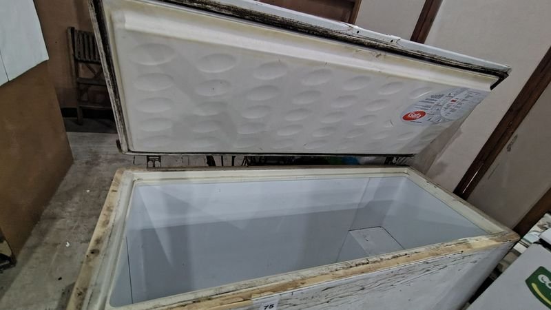 Congelador Horizontal Marca Gafa en Mal Estado - imagen 2
