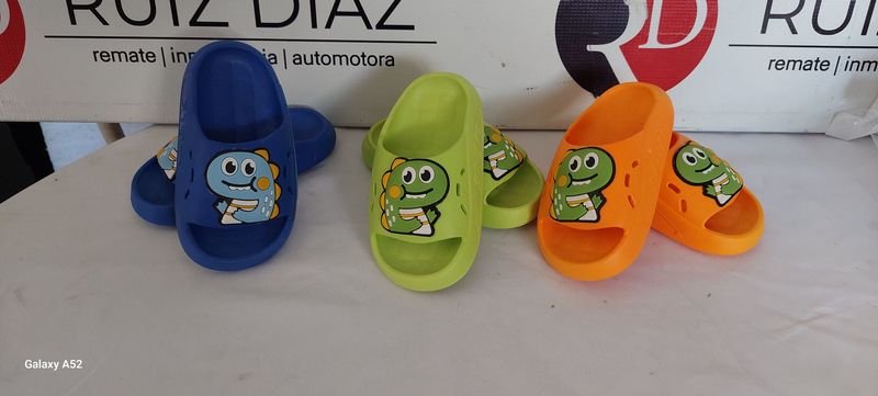 Lote anterior: Calzado infantil con personajes de dibujos animados