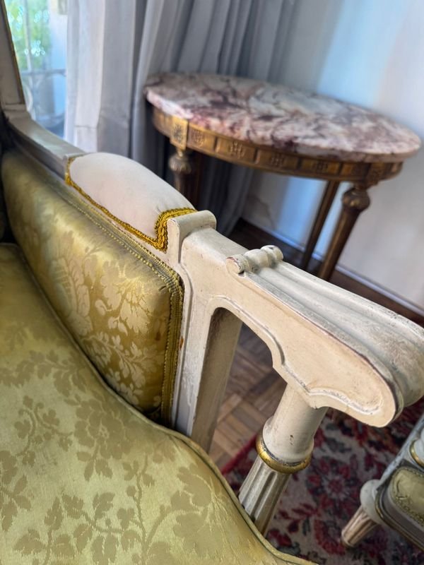 Sillones franceses de un cuerpo con detalles en el tapizado - imagen 4