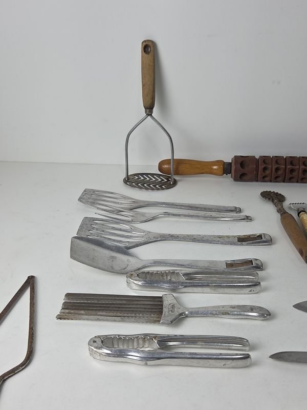 Colección de herramientas y utensilios antiguos y de alta calidad - imagen 8